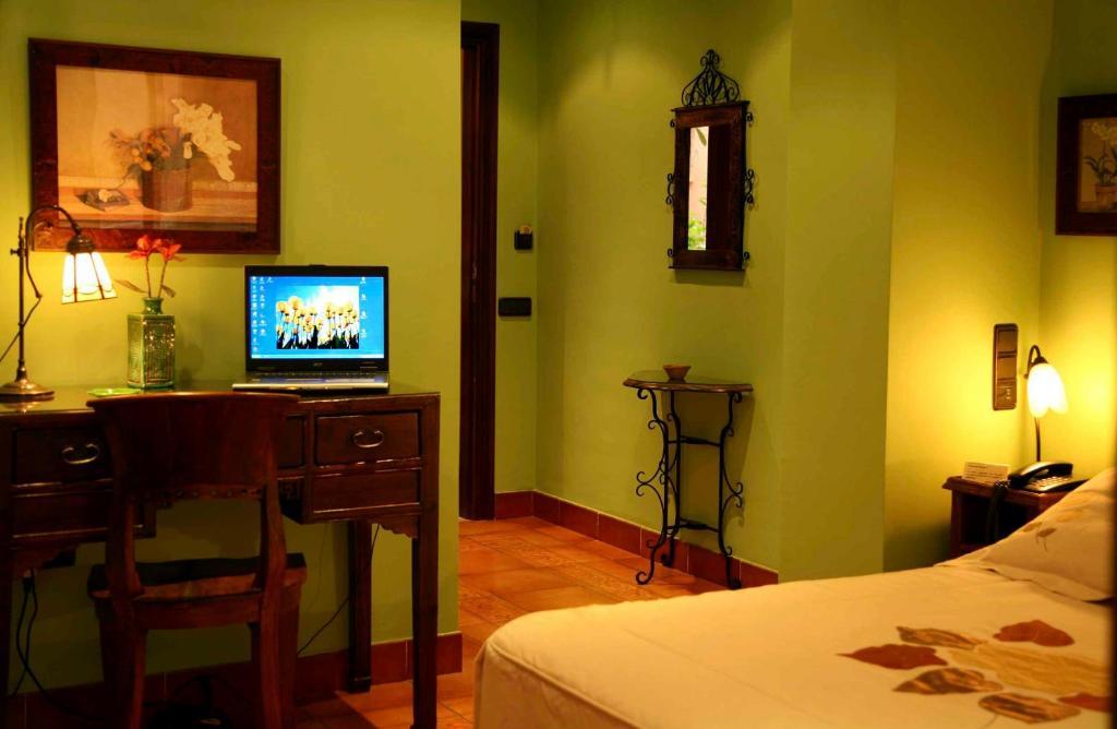 לינארס Hotel Baviera חדר תמונה