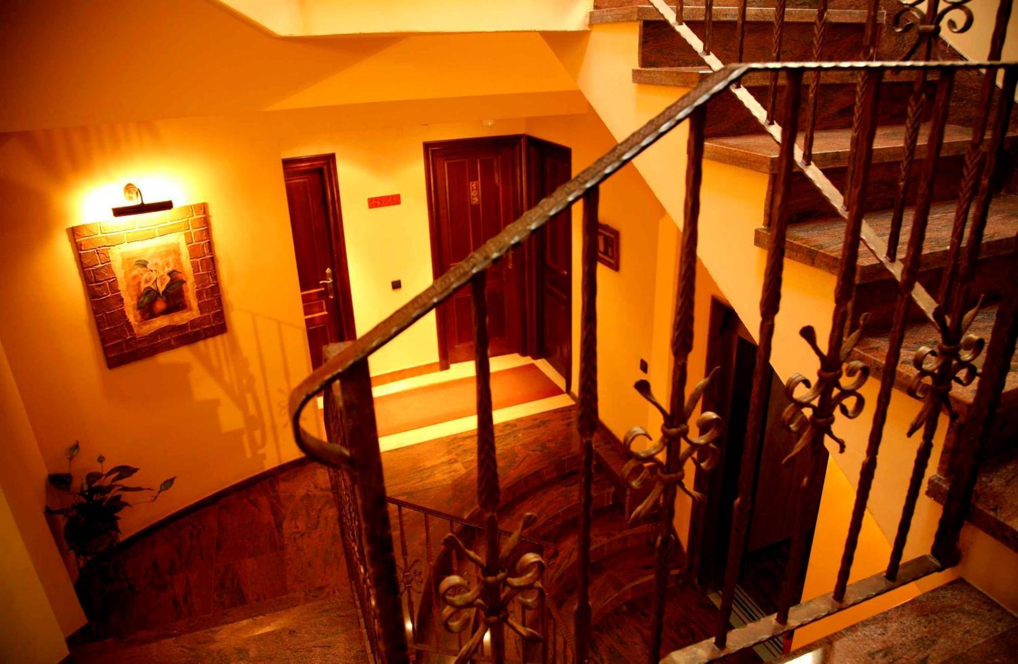 לינארס Hotel Baviera מראה חיצוני תמונה