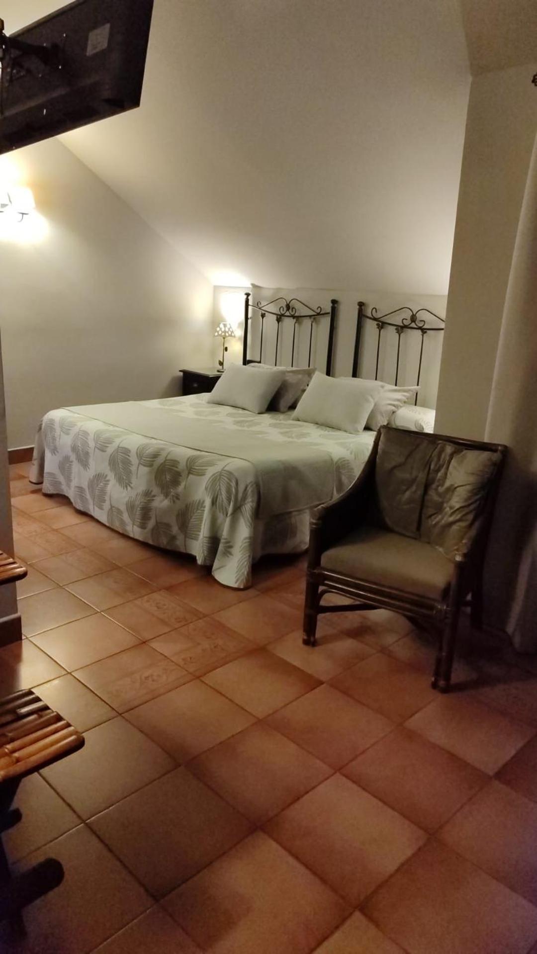 לינארס Hotel Baviera מראה חיצוני תמונה