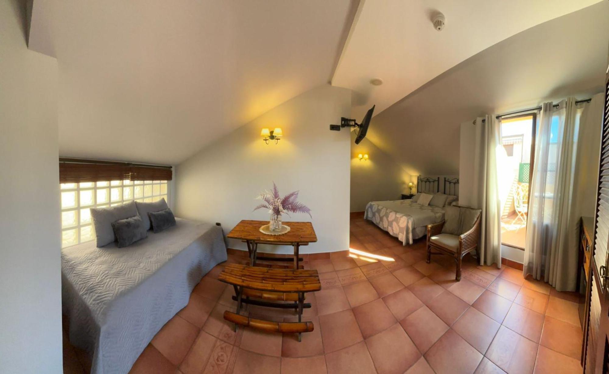 לינארס Hotel Baviera מראה חיצוני תמונה