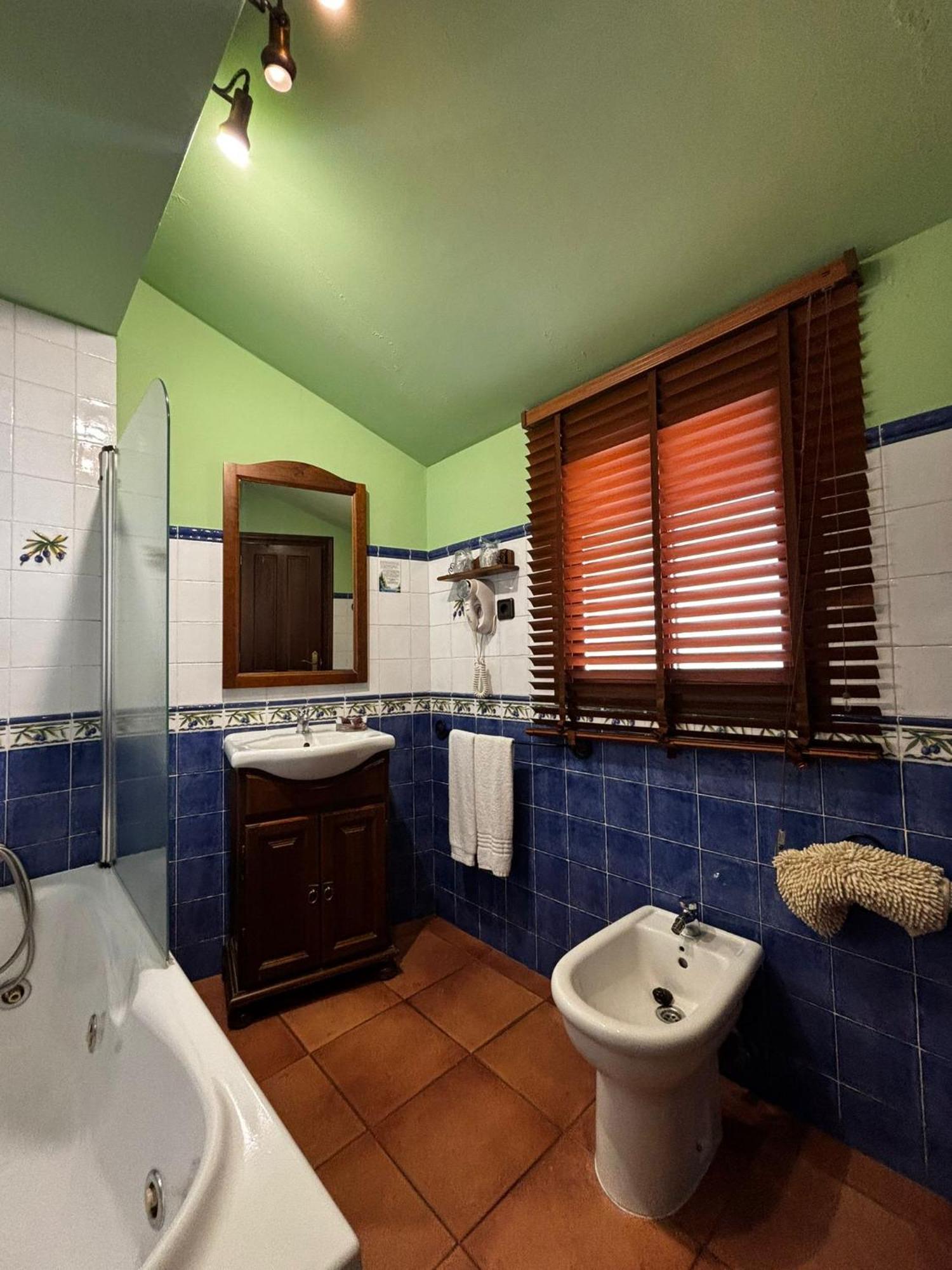 לינארס Hotel Baviera מראה חיצוני תמונה