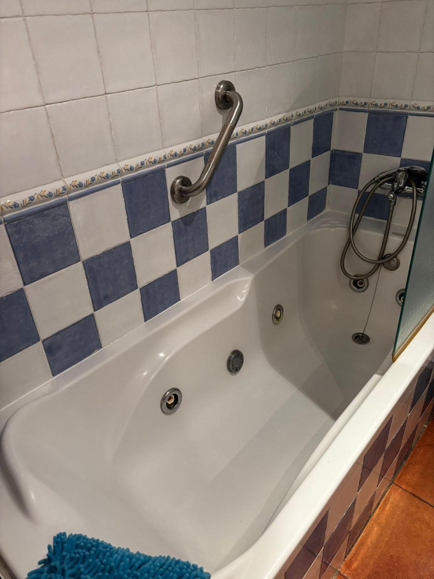 לינארס Hotel Baviera מראה חיצוני תמונה