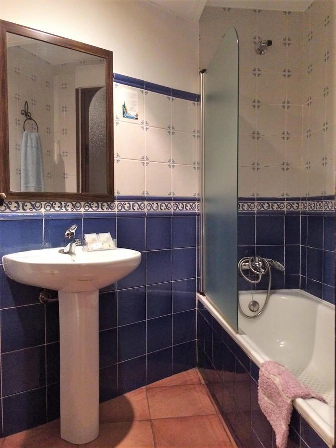 לינארס Hotel Baviera מראה חיצוני תמונה