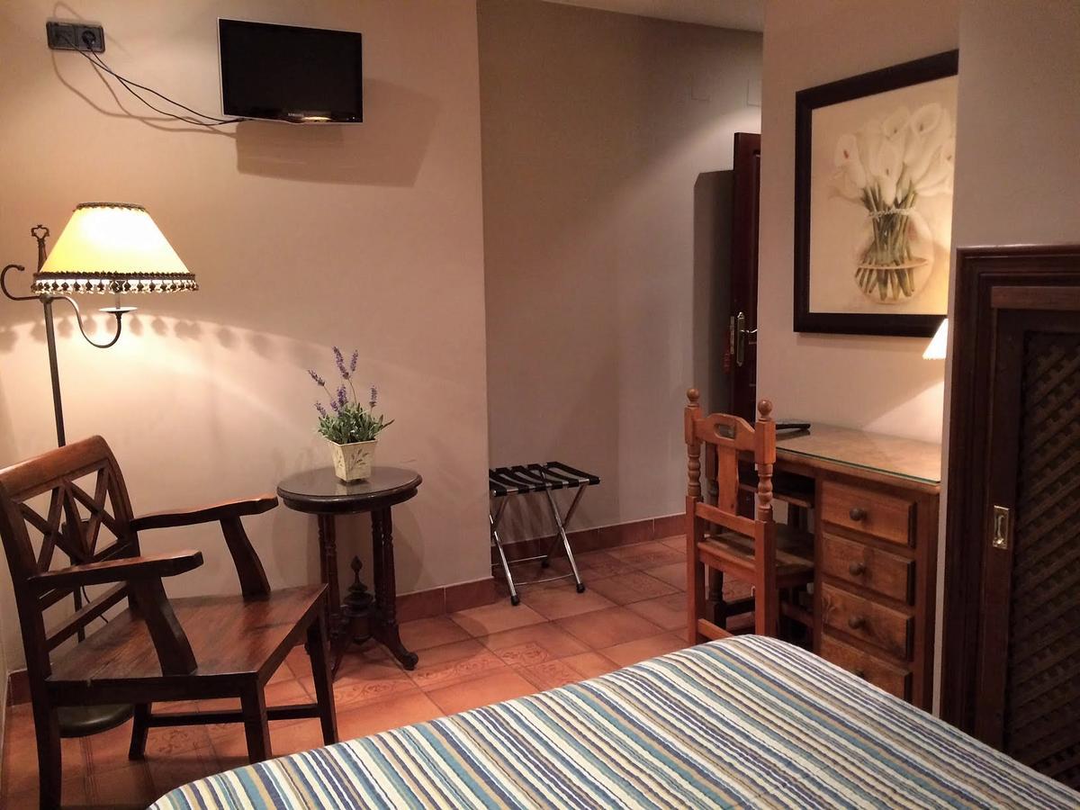 לינארס Hotel Baviera מראה חיצוני תמונה