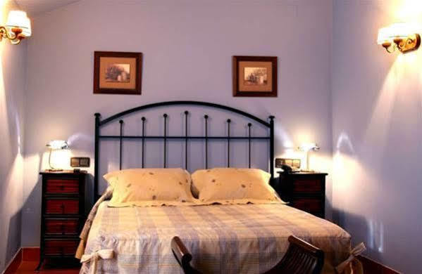 לינארס Hotel Baviera מראה חיצוני תמונה
